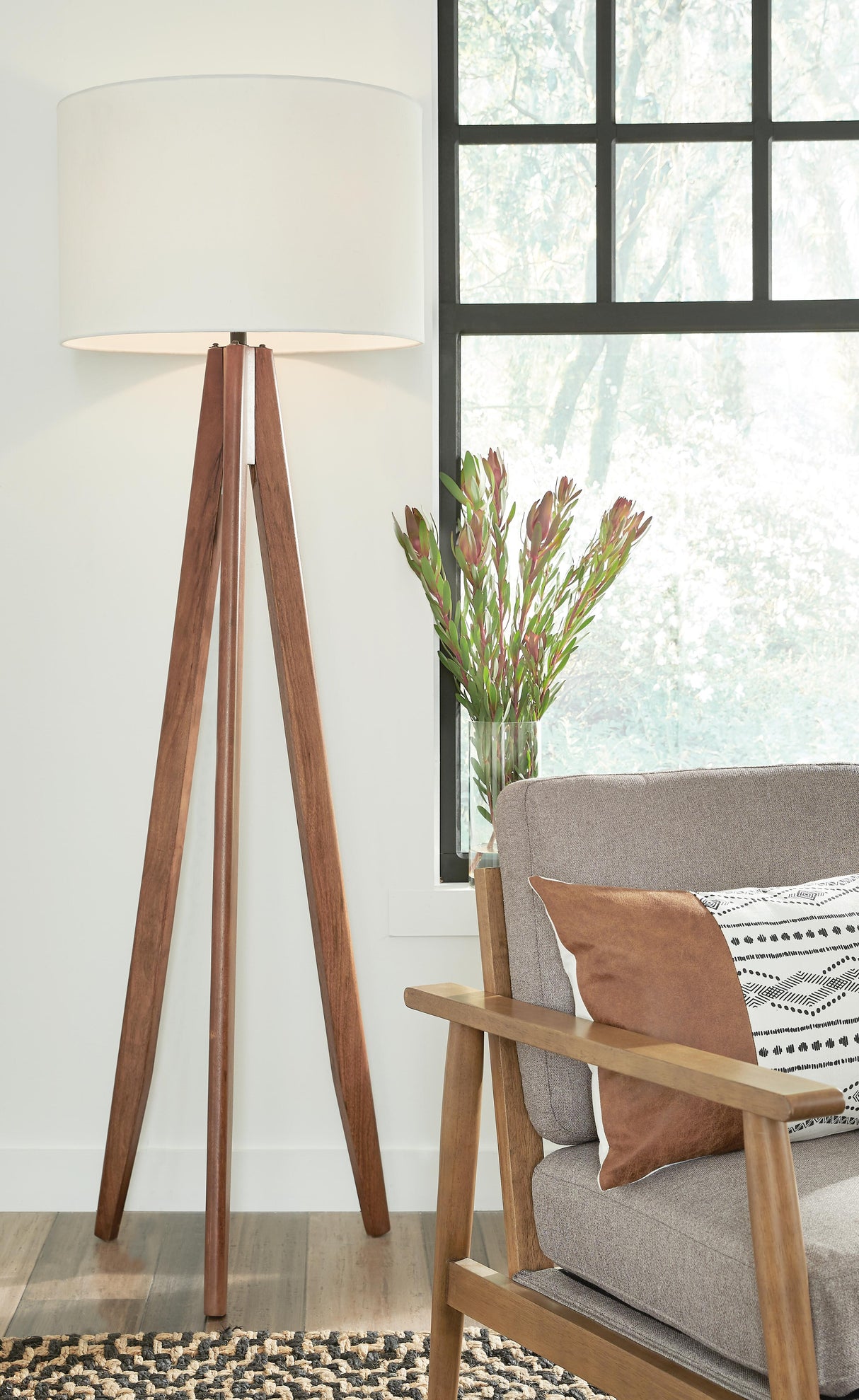 Dallson Floor Lamp - L329011