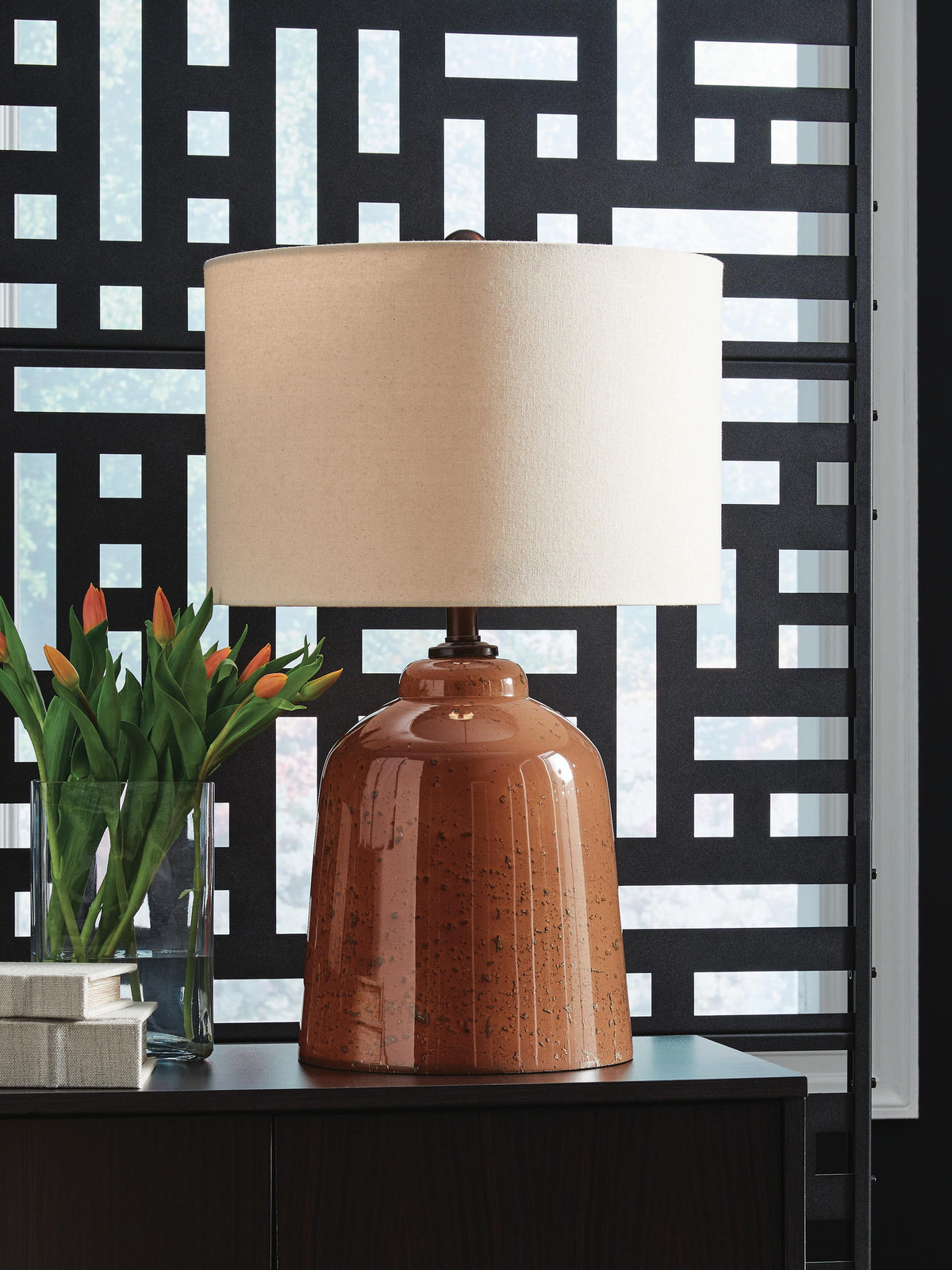 Aaleahya Table Lamp - L430904