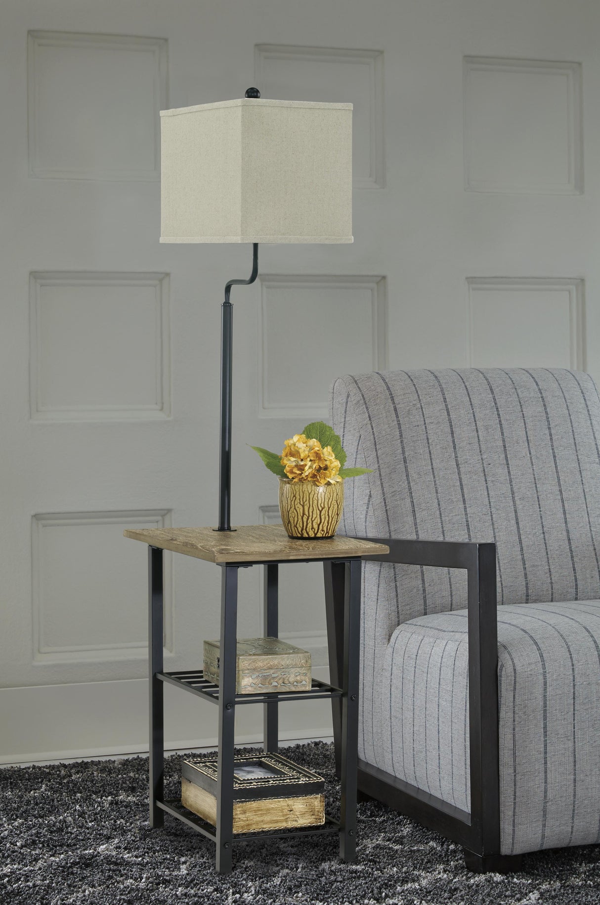 Shianne Floor Lamp - L734031