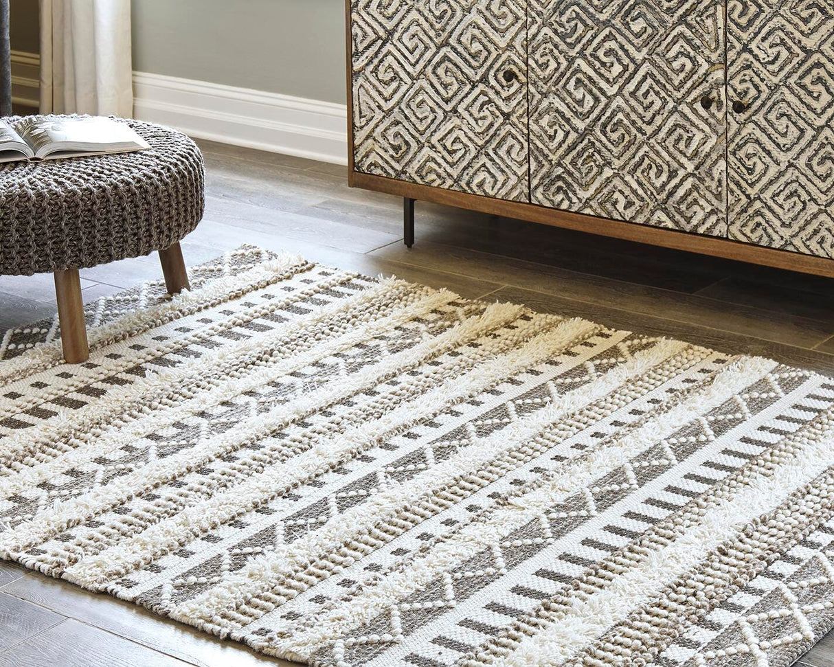 Karalee 5' x 7' Rug - R404442