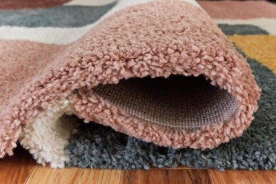 Flynnwick 5' x 7' Rug - R407182