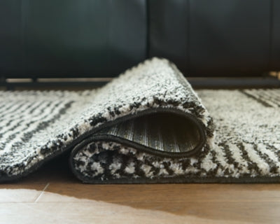 Kurtmen 5' x 7' Area Rug - R407592