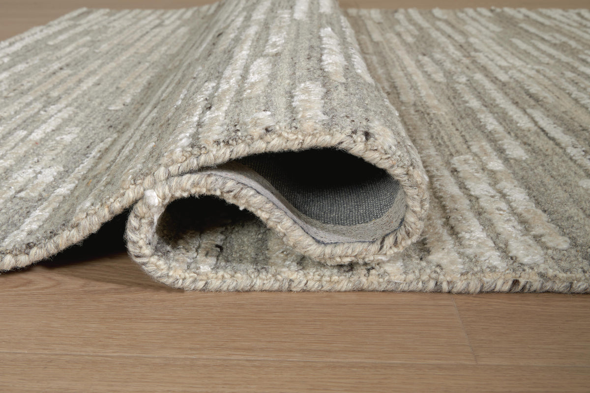 Eljory Medium Rug - R408202