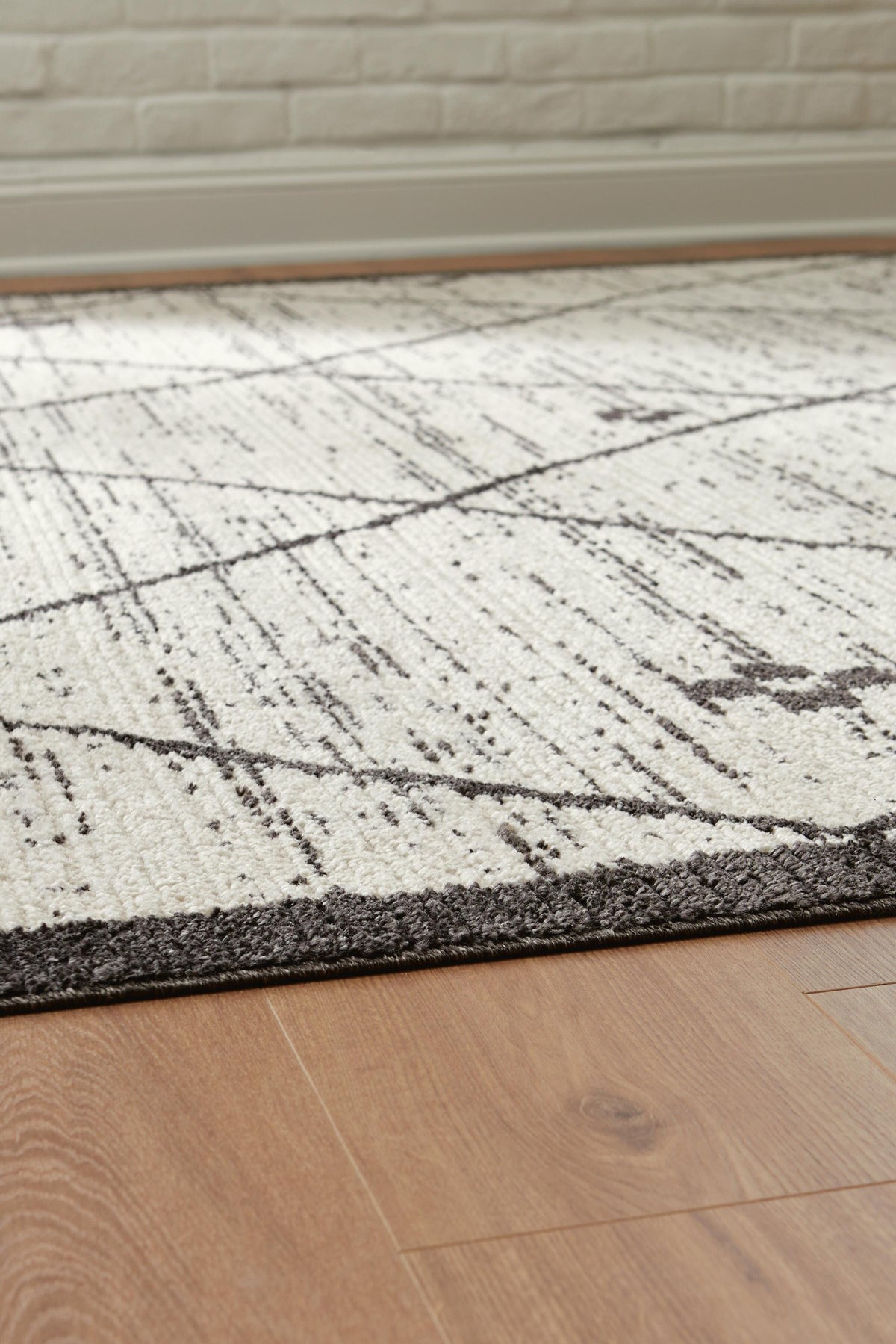 Fenriston Large Rug - R408301