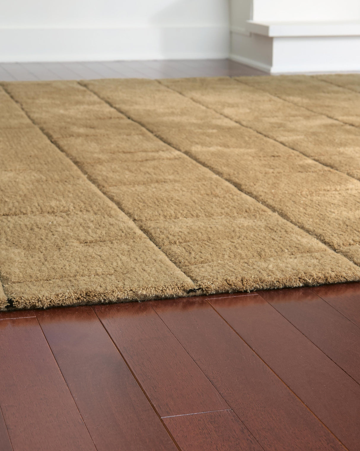 Luzmont Extra Large Rug - R408370