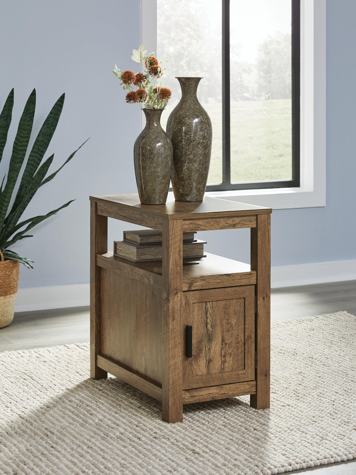 Fendenmore Chairside End Table - T190-117