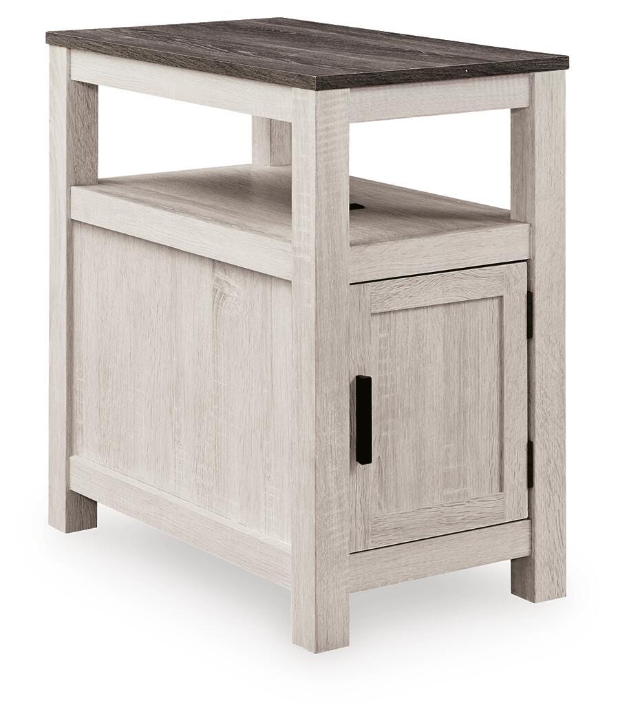Fendenmore Chairside End Table - T190-217
