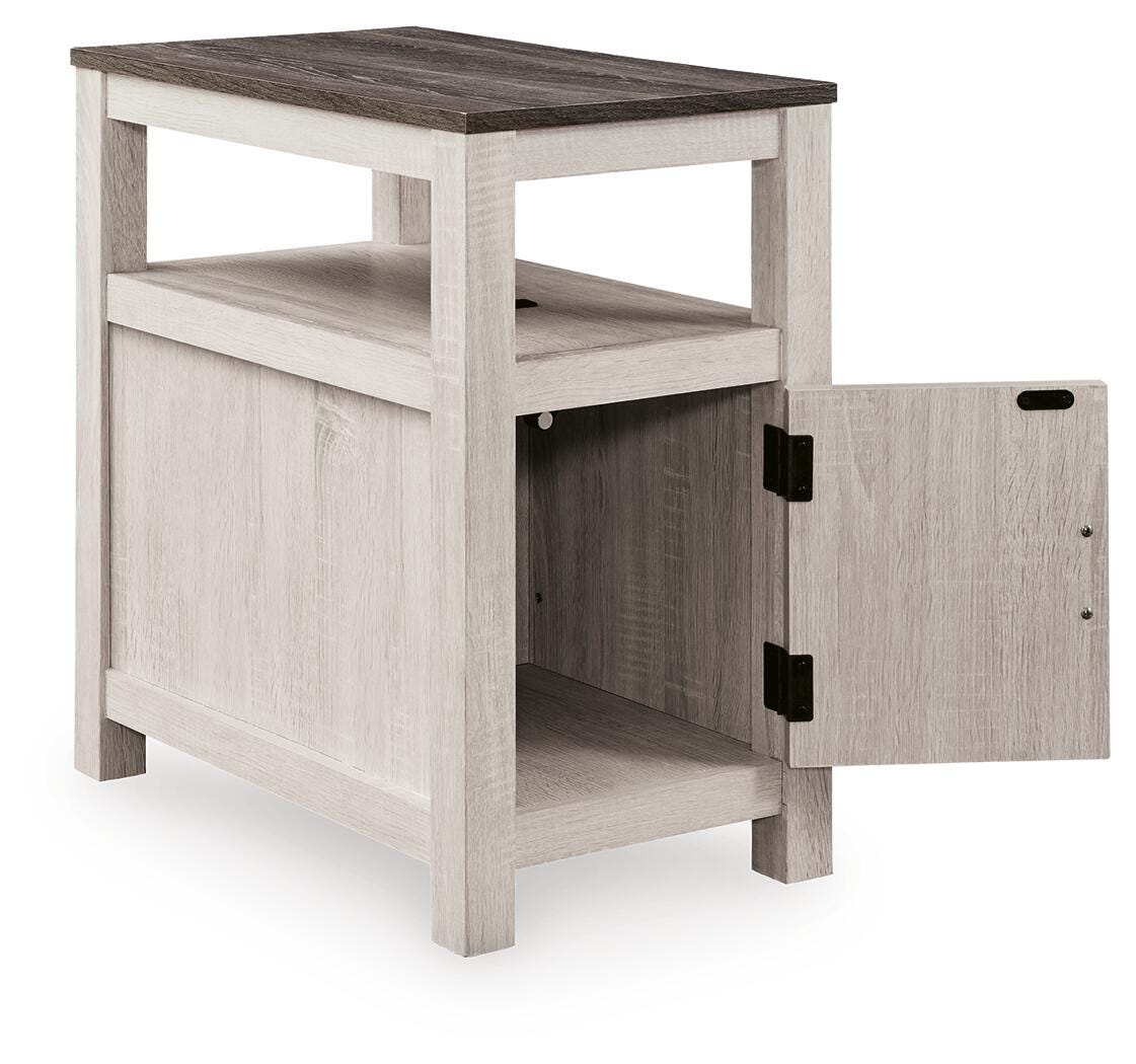 Fendenmore Chairside End Table - T190-217