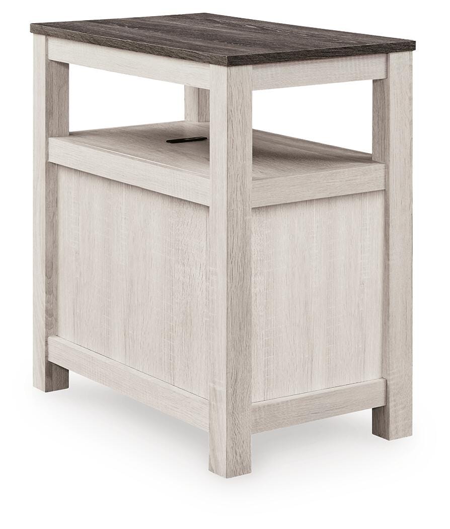 Fendenmore Chairside End Table - T190-217