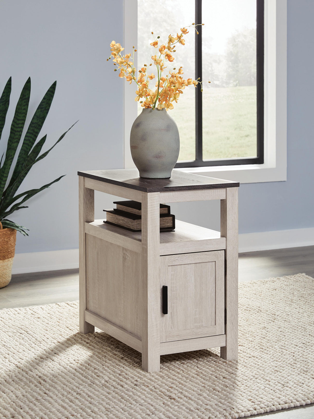 Fendenmore Chairside End Table - T190-217