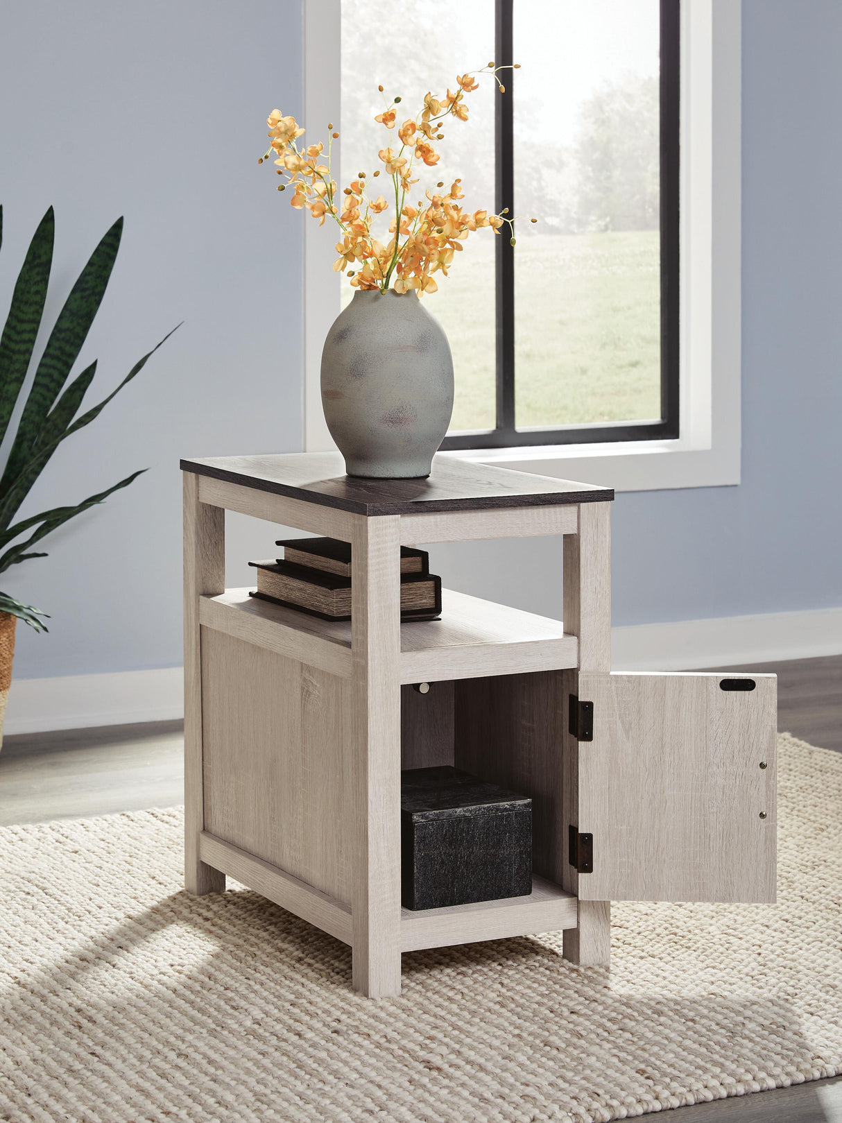 Fendenmore Chairside End Table - T190-217