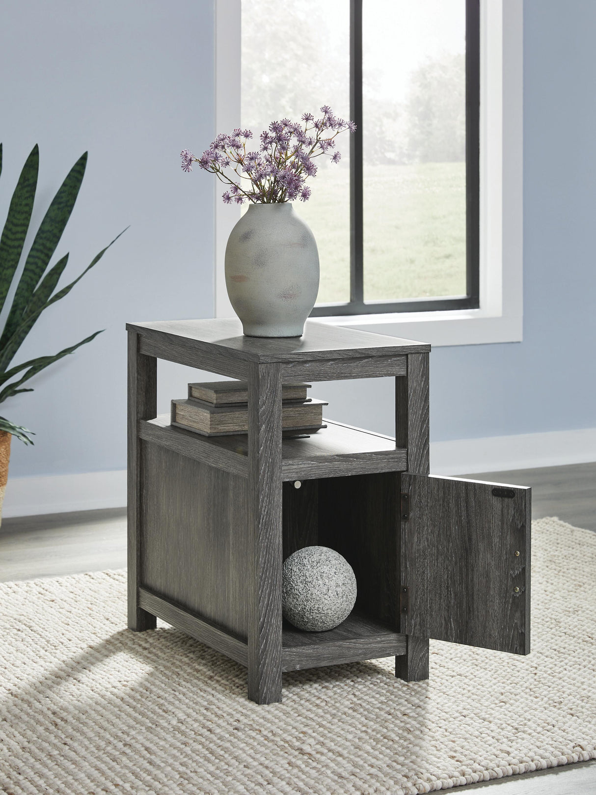 Fendenmore Chairside End Table - T190-317