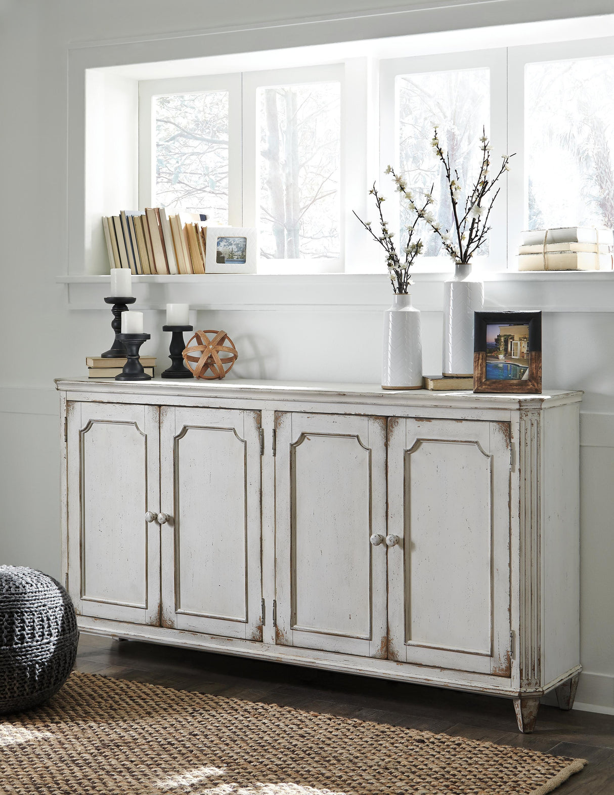 Mirimyn Accent Cabinet - T505-560