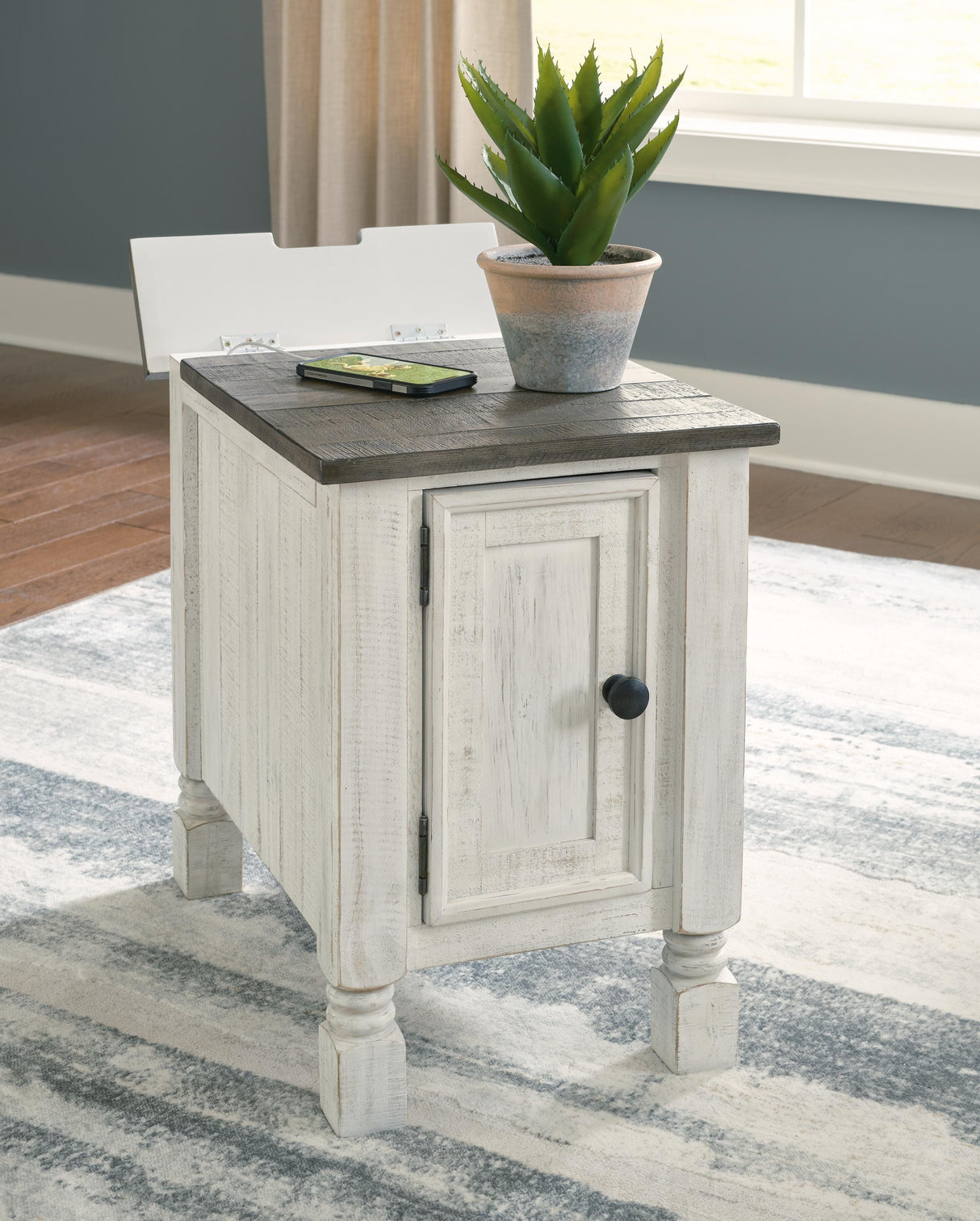 Havalance Chairside End Table - T994-7