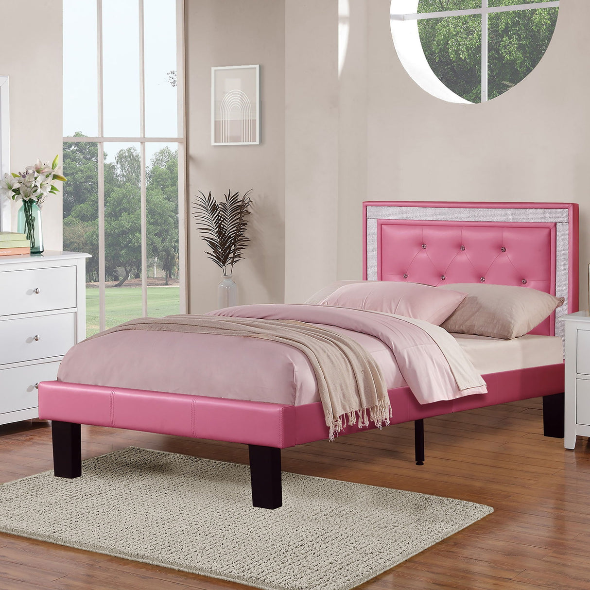 Glamours Style Bed With Diamond Tufted Padded Headboard