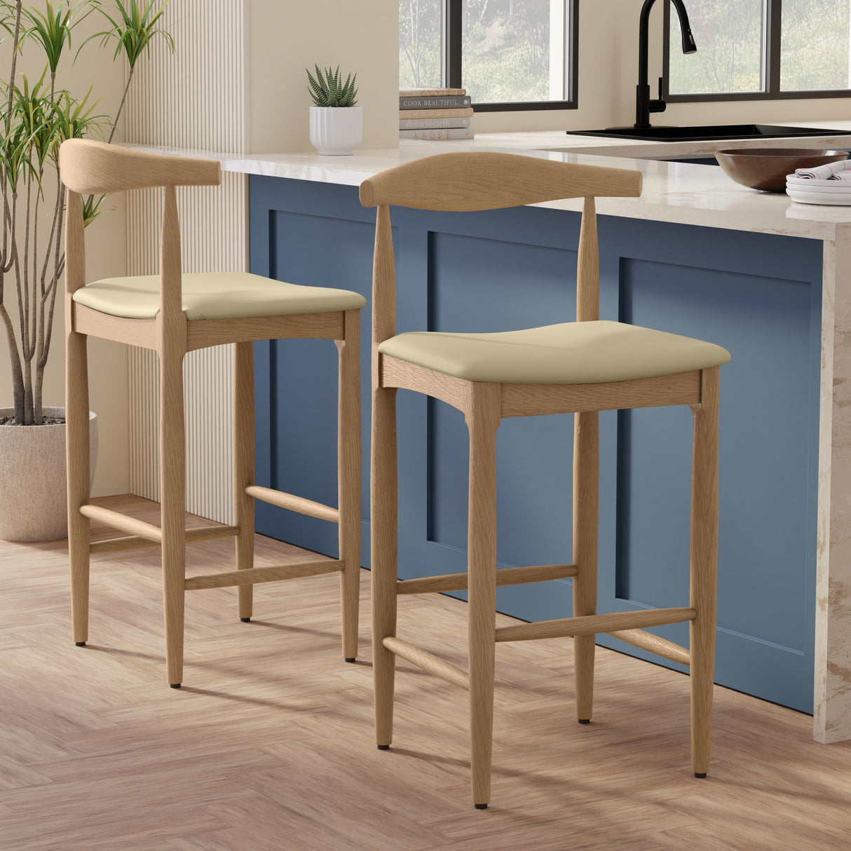 Molly - Bar Stool
