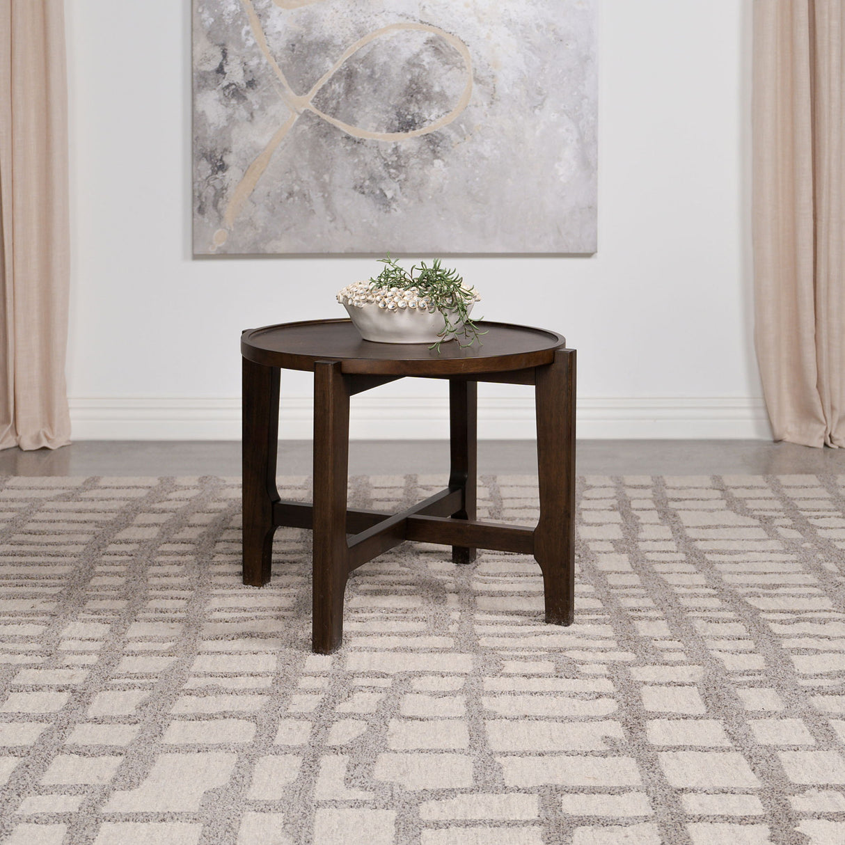 Mavis - Round Table