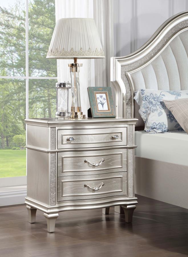 Evangeline 3-drawer Nightstand Silver Oak - 223392