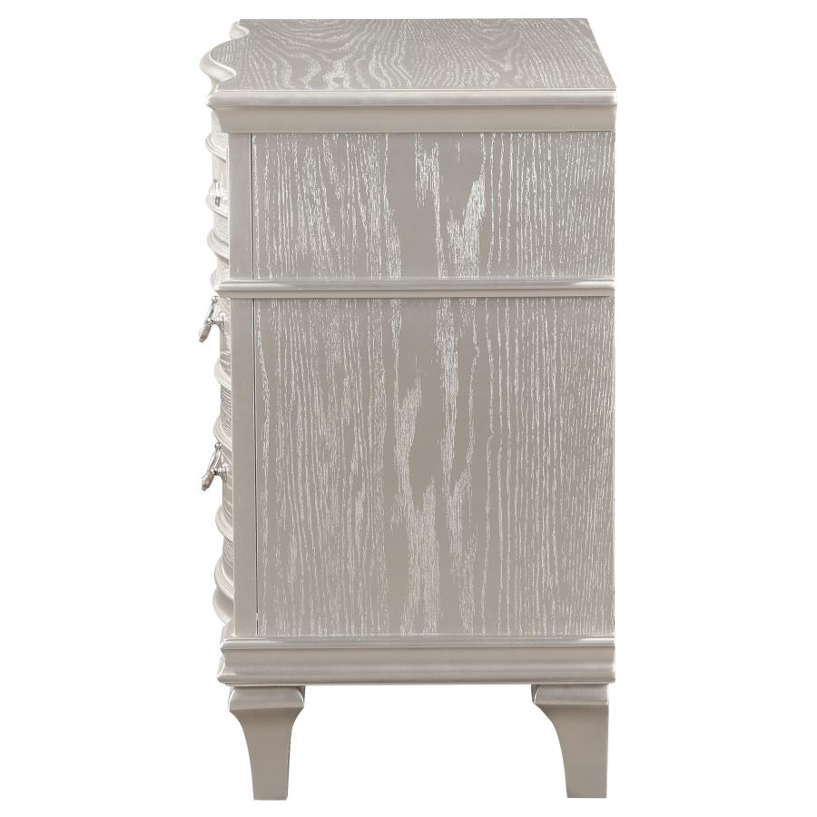 Evangeline 3-drawer Nightstand Silver Oak - 223392