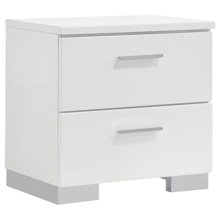 Jeremaine 5-piece Queen Bedroom Set White - 300345Q-S5L