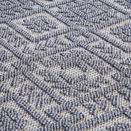 Guros - Trendy Traditional Indoor / Outdoor Rug