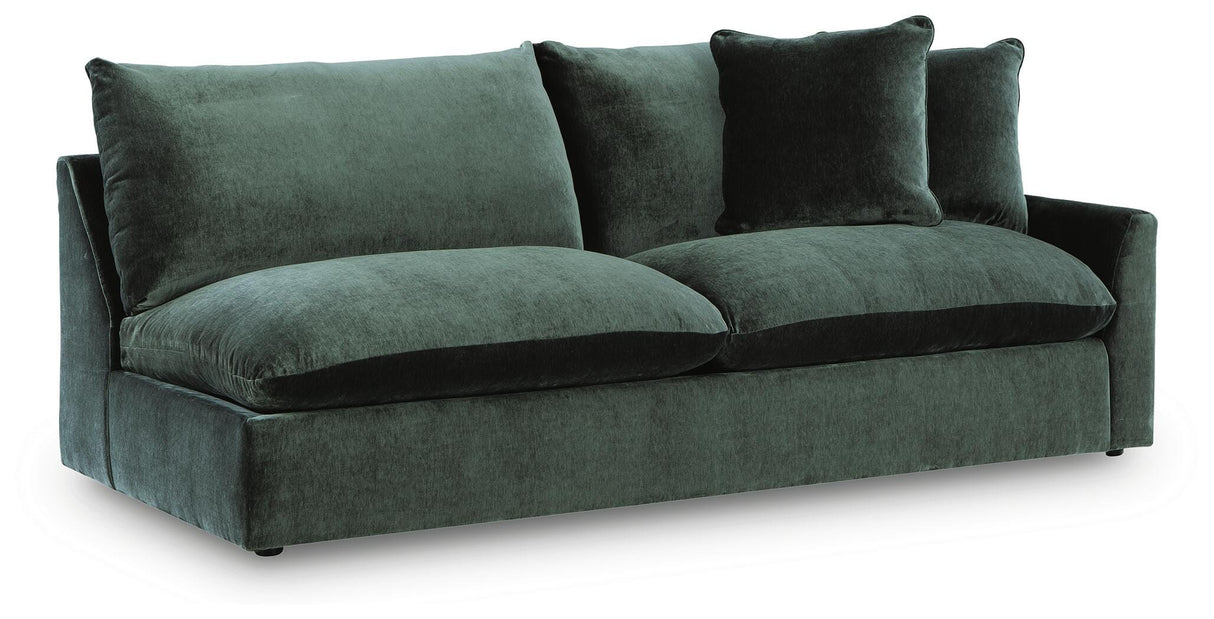Carriage View Right-Arm Facing Sofa - 7800167