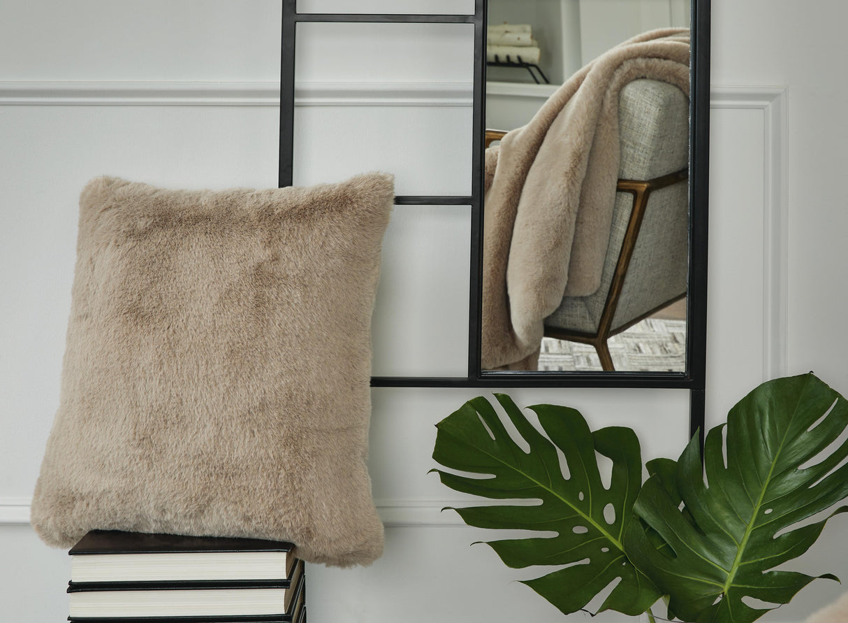 Gariland Pillow - A1000866P