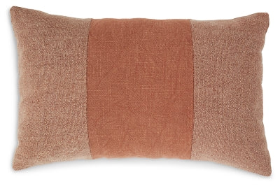 Dovinton Pillow - A1000899P
