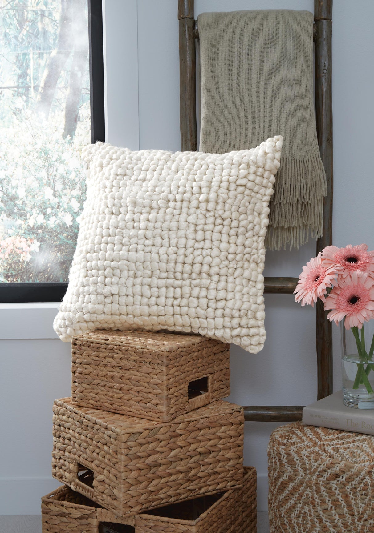 Aavie Pillow - A1000956P