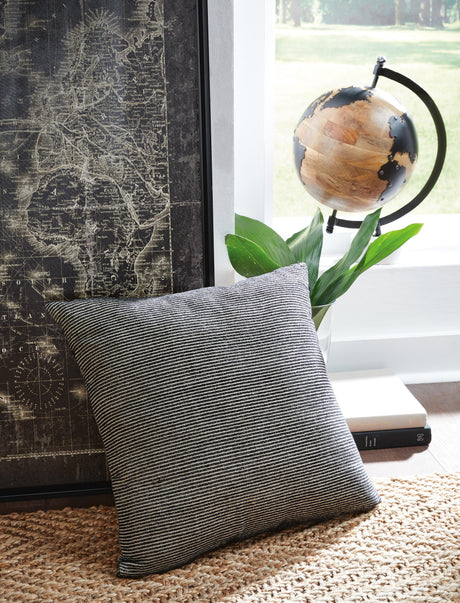 Edelmont Pillow - A1000962P