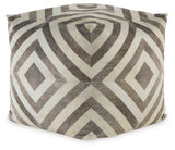 Hartselle Pouf - A1000982