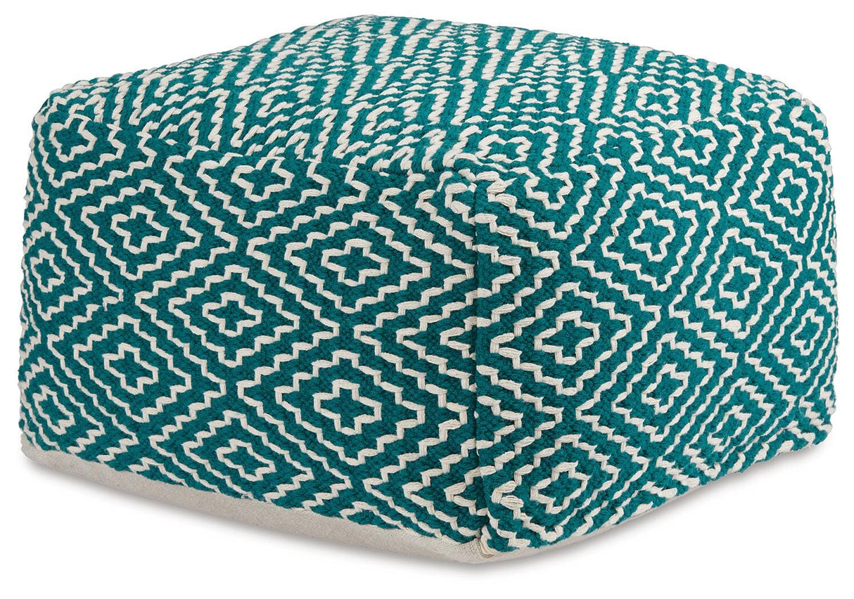 Brynnsen Pouf - A1001055