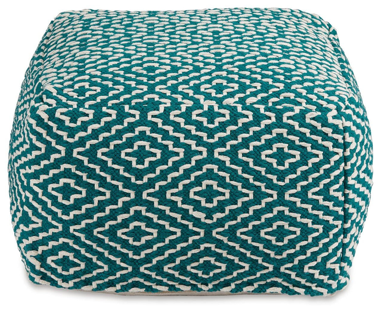 Brynnsen Pouf - A1001055