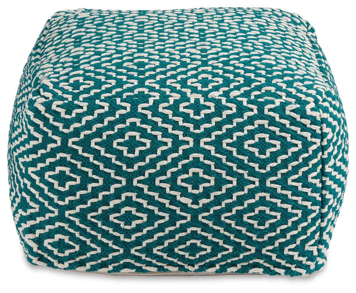 Brynnsen Pouf - A1001055