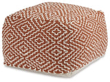 Brynnsen Pouf - A1001056
