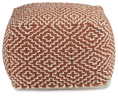 Brynnsen Pouf - A1001056
