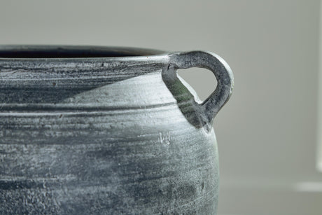 Meadie Vase - A2000628