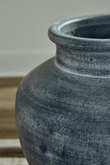 Meadie Vase - A2000629