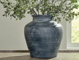 Meadie Vase - A2000629