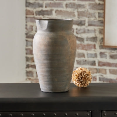 Brickmen Vase - A2000658