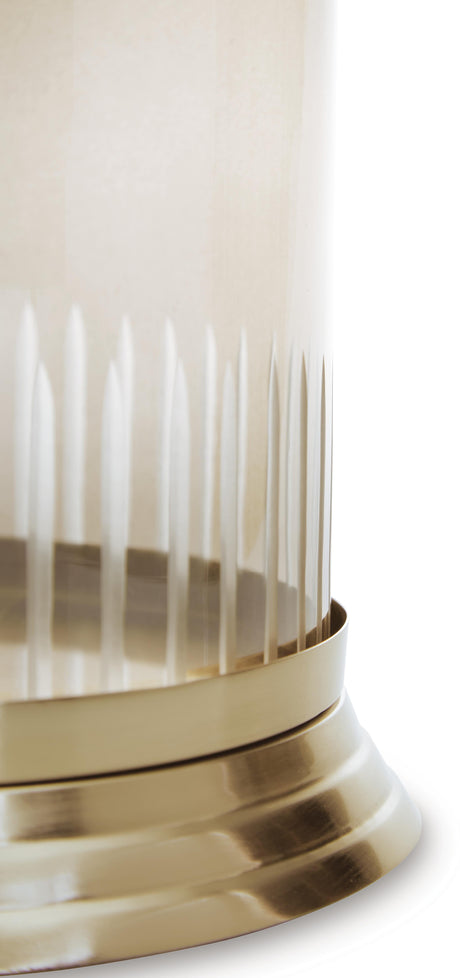 Aavinson Candle Holder - A2000687