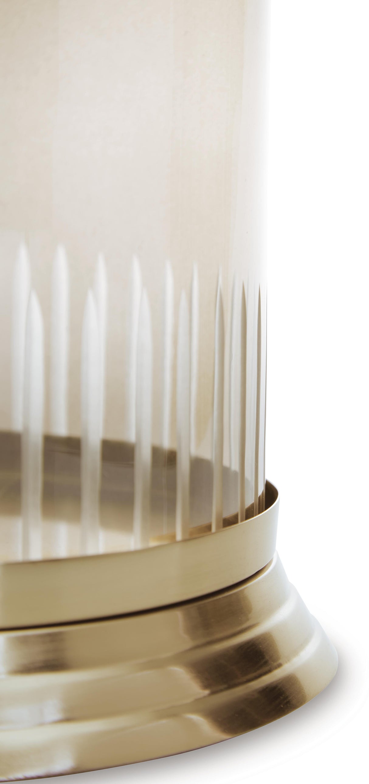 Aavinson Candle Holder - A2000687