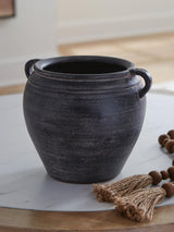 Meadie Vase - A2000790