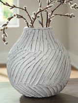 Shelvie Vase - A2000848