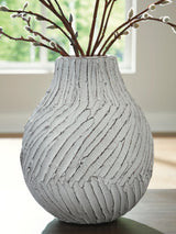 Shelvie Vase - A2000849
