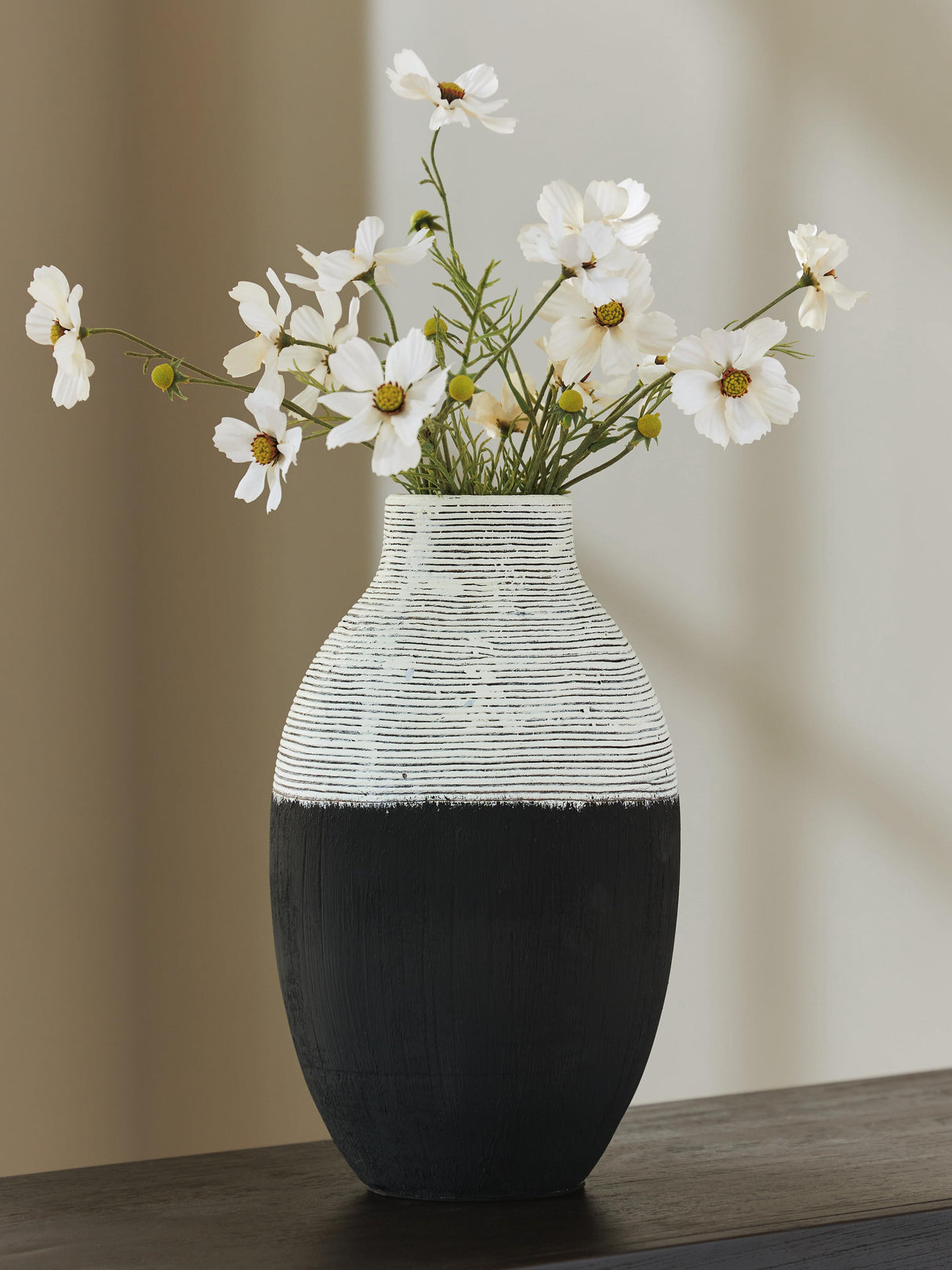 Girtha Vase - A2000876