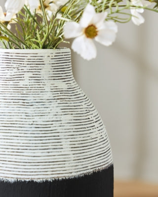 Girtha Vase - A2000876