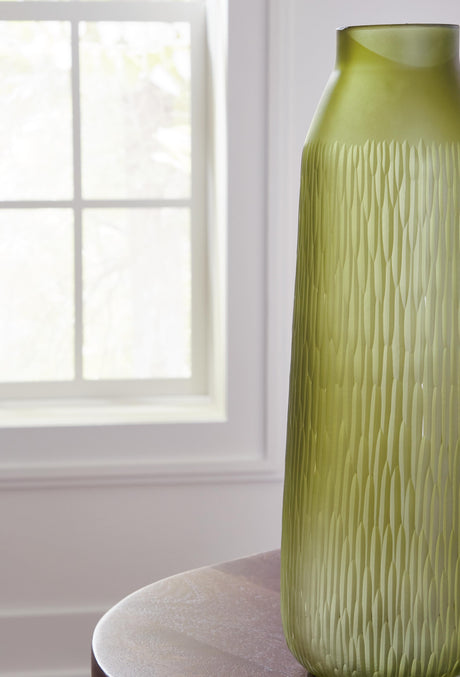 Scottyard Indoor/Outdoor Vase - A2900009