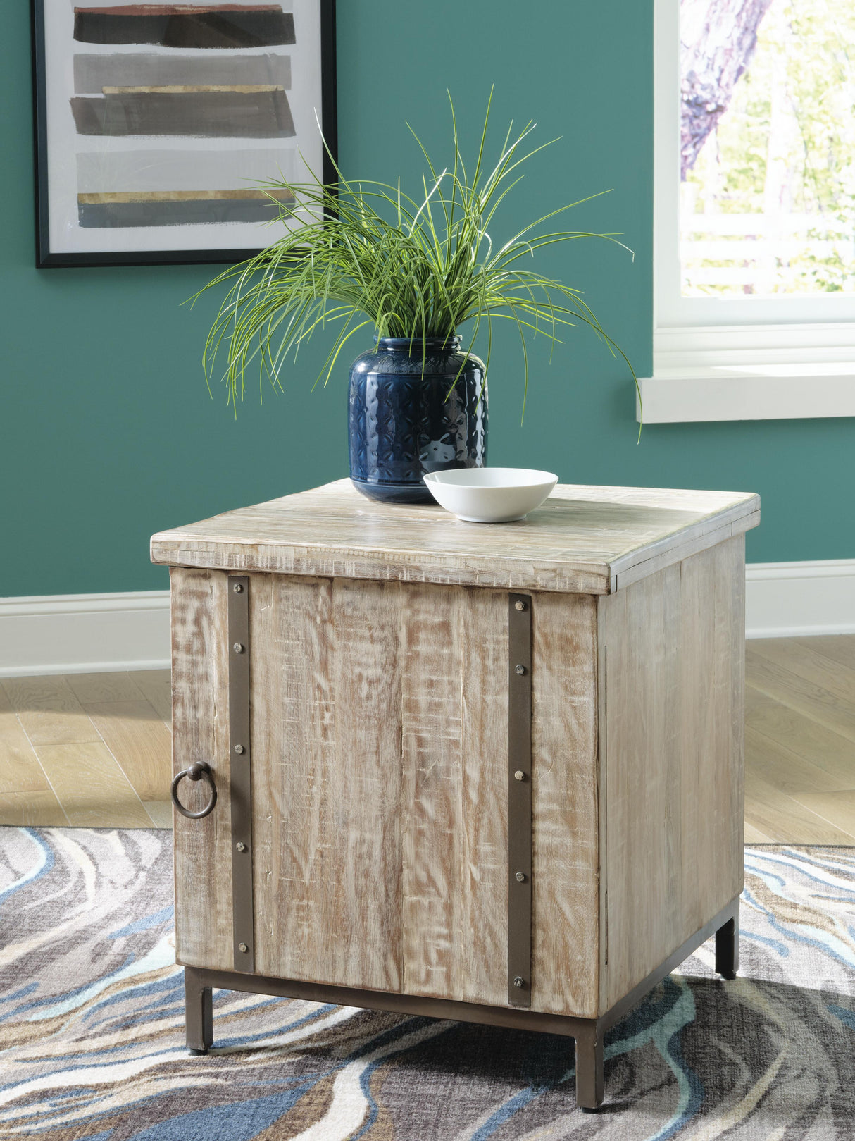 Laddford Accent Cabinet - A4000506