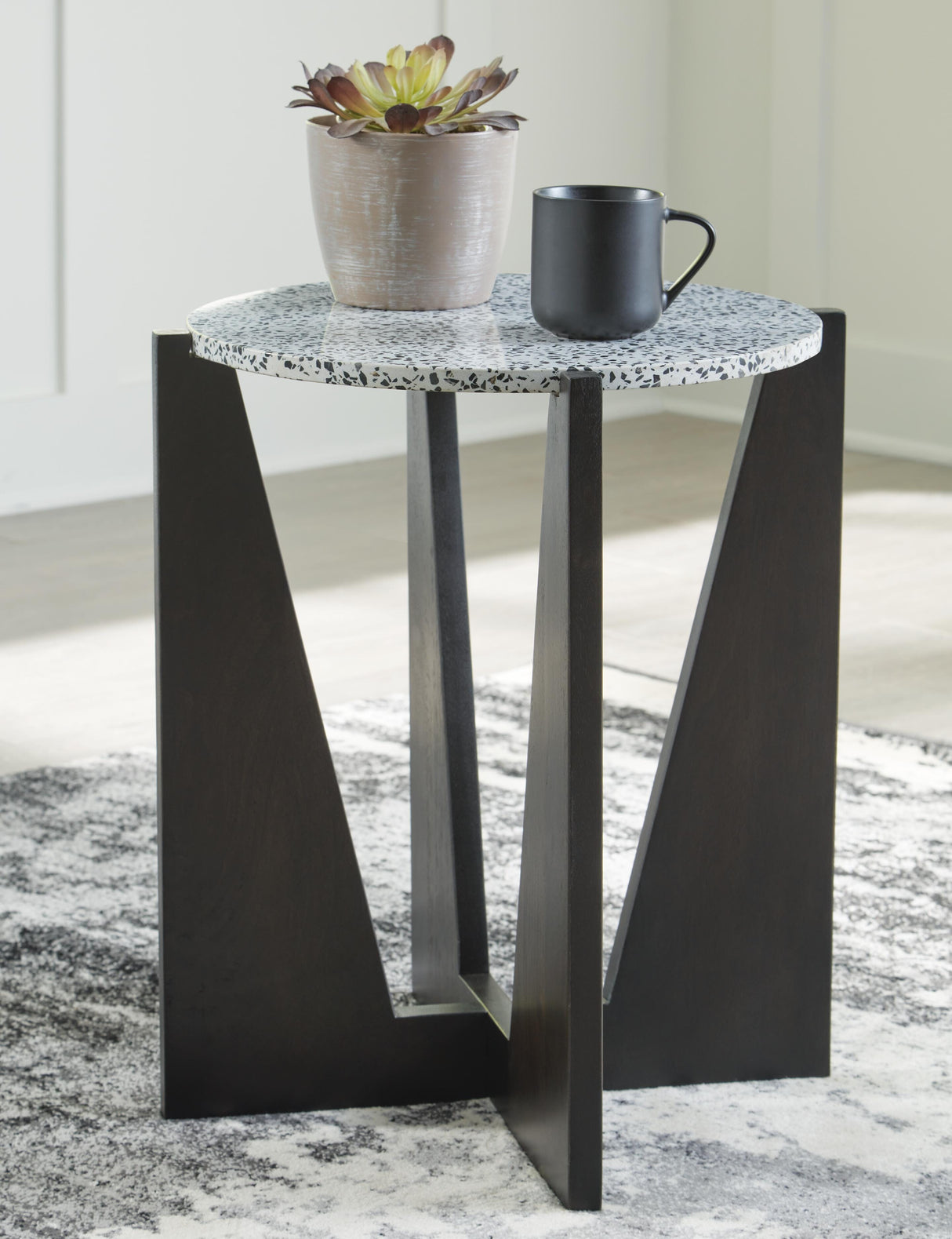 Tellrich Accent Table - A4000616